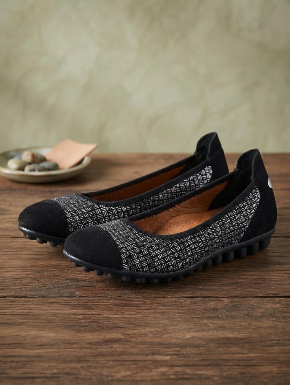 Bernie Mev Bella Me Woven Elastic Slip-On Flats Sz 39  8.5  9 NIB Silver Black